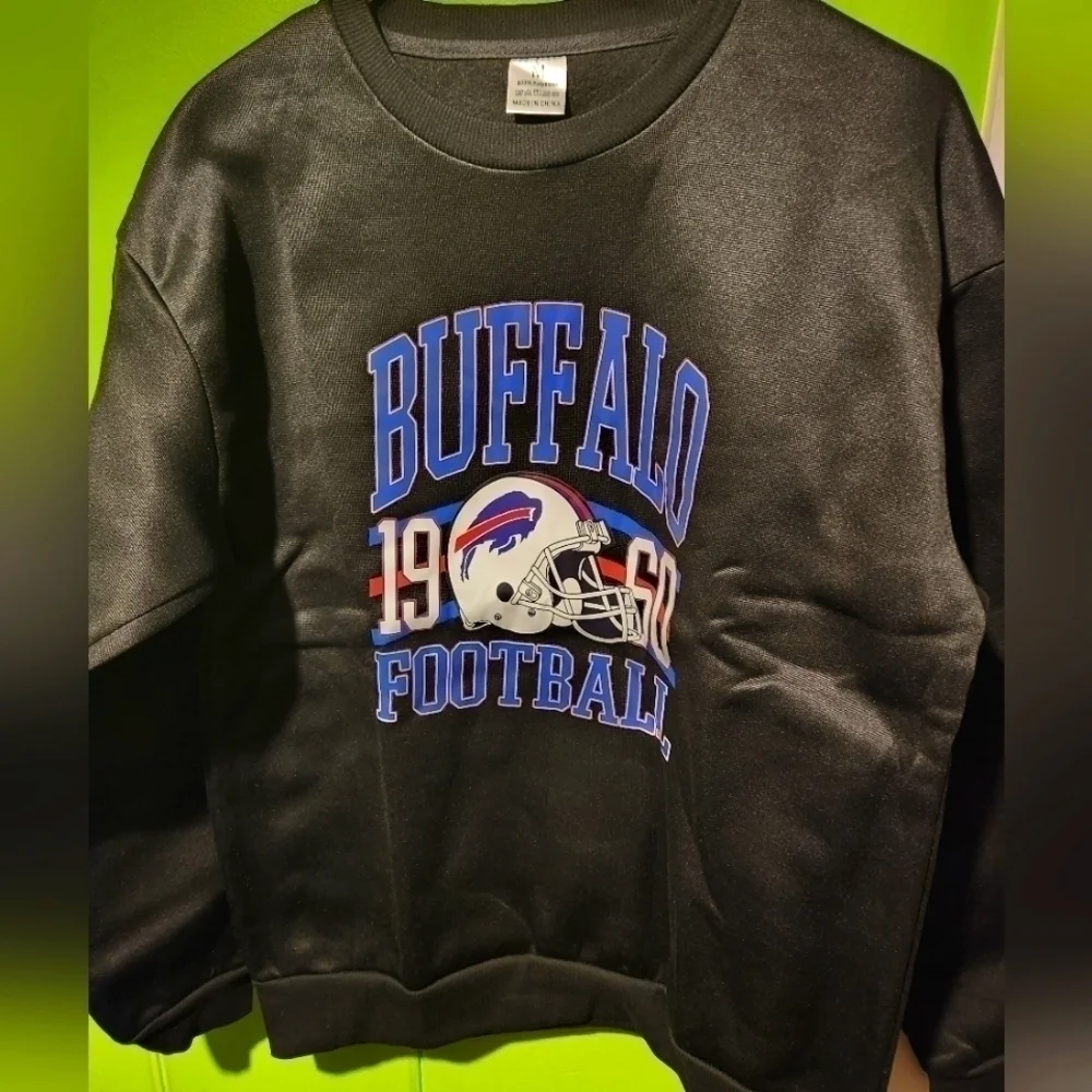 Nwot womens buffalo sweatshirt - Picture 1 of 6